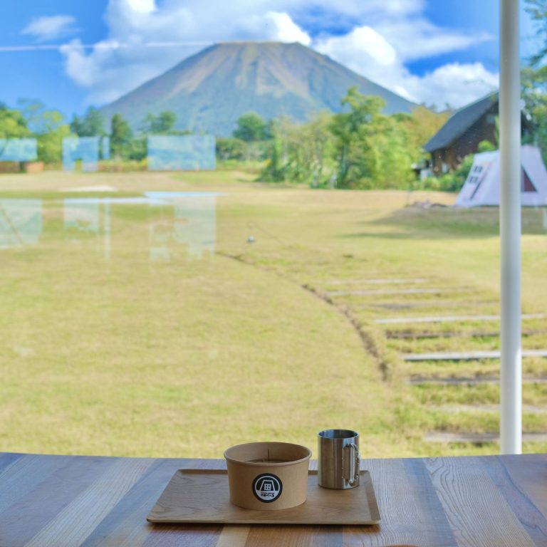 「沢田ベース」で大山の絶景を眺めながら「牛骨ラーメン」はいかが？