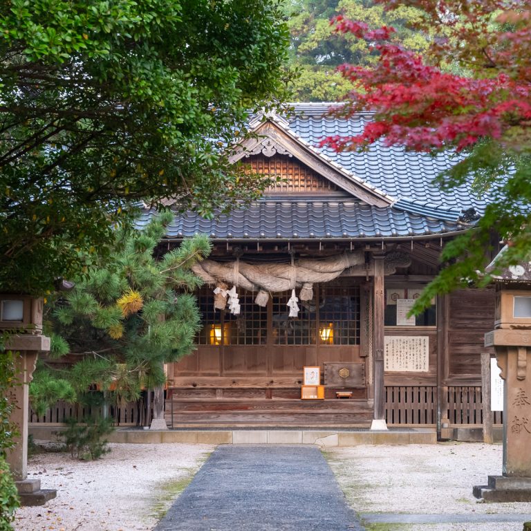三つの井戸と安産守護の「御井神社(みいじんじゃ)」