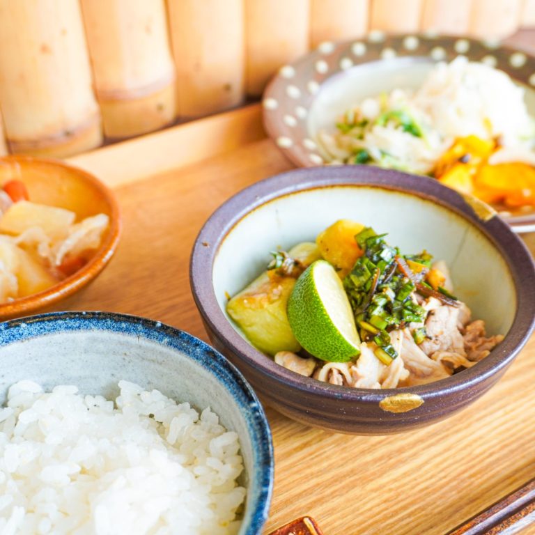 手仕事の味と人の温もり。玉造の隠れ家食堂『ほっこり食堂　繋がる根』