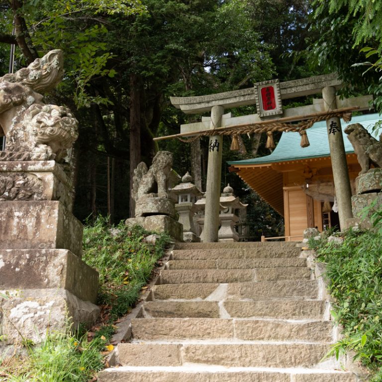 蘇りのパワースポット『赤猪岩神社』